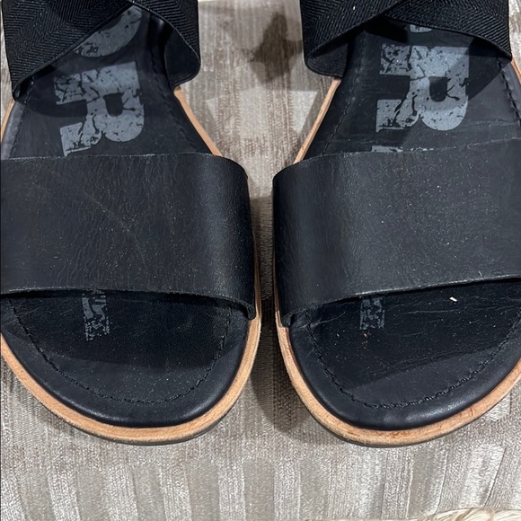 Sorel Black Sporty Ella III Ankle Strap Flat Sandals with Cushioned Footbed - Picture 9 of 10